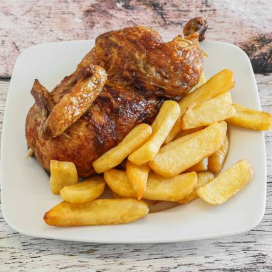 Medio Pollo con Papas Fritas